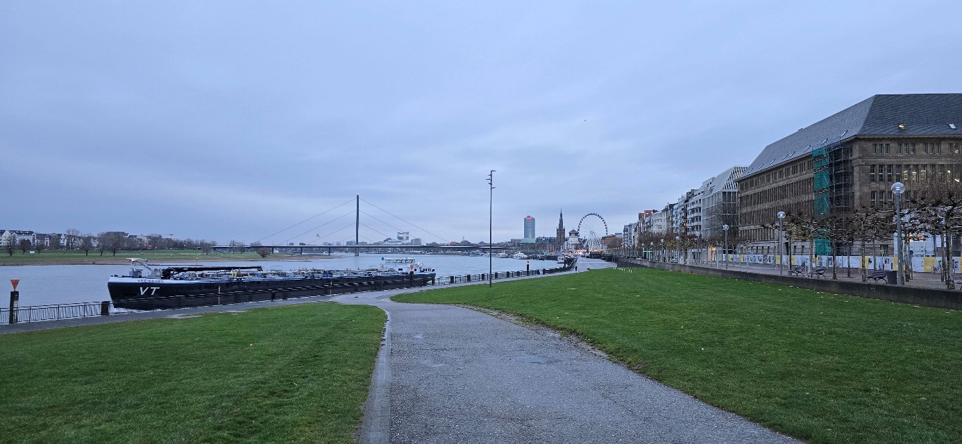 Liv Margot fra Jæren: Gåtur i Düsseldorf med sightseeing