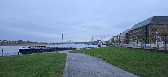 Liv Margot fra Jæren: Gåtur i Düsseldorf med sightseeing