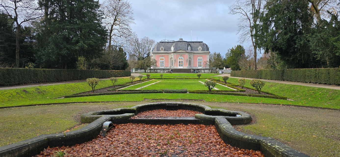 Liv Margot fra Jæren: Gåtur i Düsseldorf med sightseeing