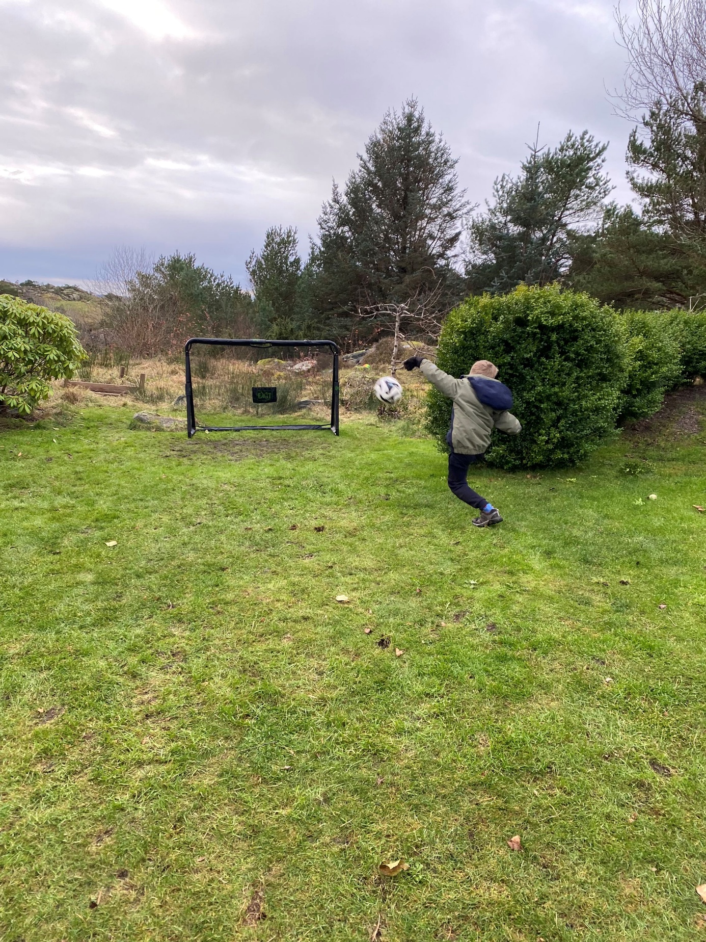 Christine fra Bømlo: Fotball i hagen