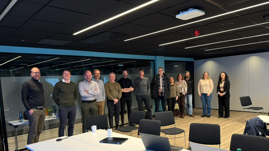 Deltakere fra venstre: Lars Eirik Olsen og Eirik Wiehe/Nettalliansen, John Ørjan Simonsen/Nettselskapet, Jan Gunnar Thors/DE Nett, Geir Rismyhr/Høland Setskog, Stian Gladbakke/Etna, Tor Olav Nystog/RK Nett, Nils Martin Sætrang/Sør Aurdal, Margrethe Nilsen/Hammerfest Energi, Åsne Barhellestøl/Stannum, Svein Torvetjønn/RK Nett, Svanhild Dale Eikeland/Fusa, Savita Sherifi/Etna.